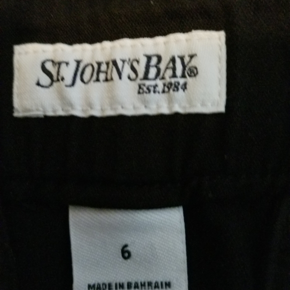 *NWOT*St. John's Bay Capris - Picture 3 of 4